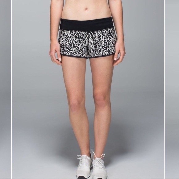 LULULEMON Speed Up Shorts 3” In‎ Pretty Palm Black Angel Wing Black Size 6 - Picture 1 of 10